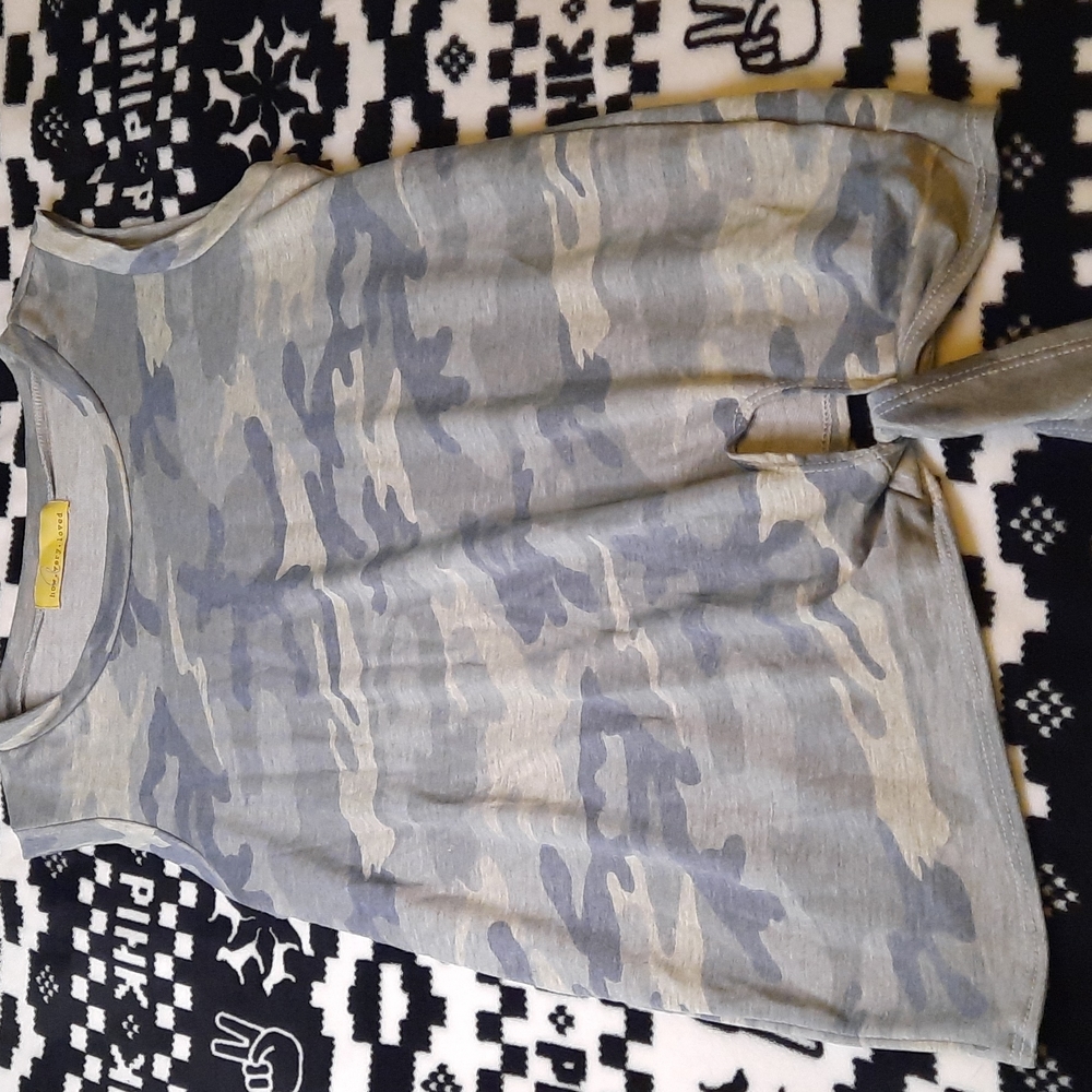 How Very Loved size Medium tank